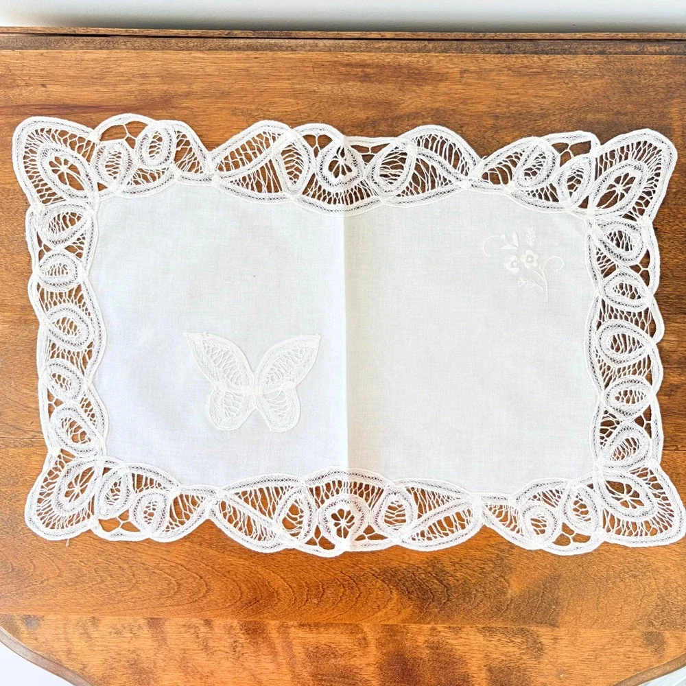 Vintage White Battenberg Lace Butterfly Embroidered Linen Placemats Set of 4